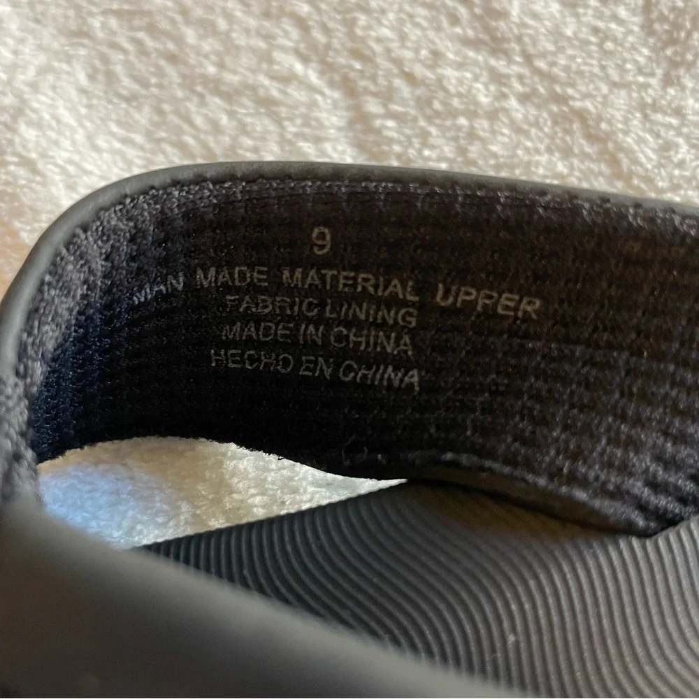 Flojos Black Flip Flops. Size 9